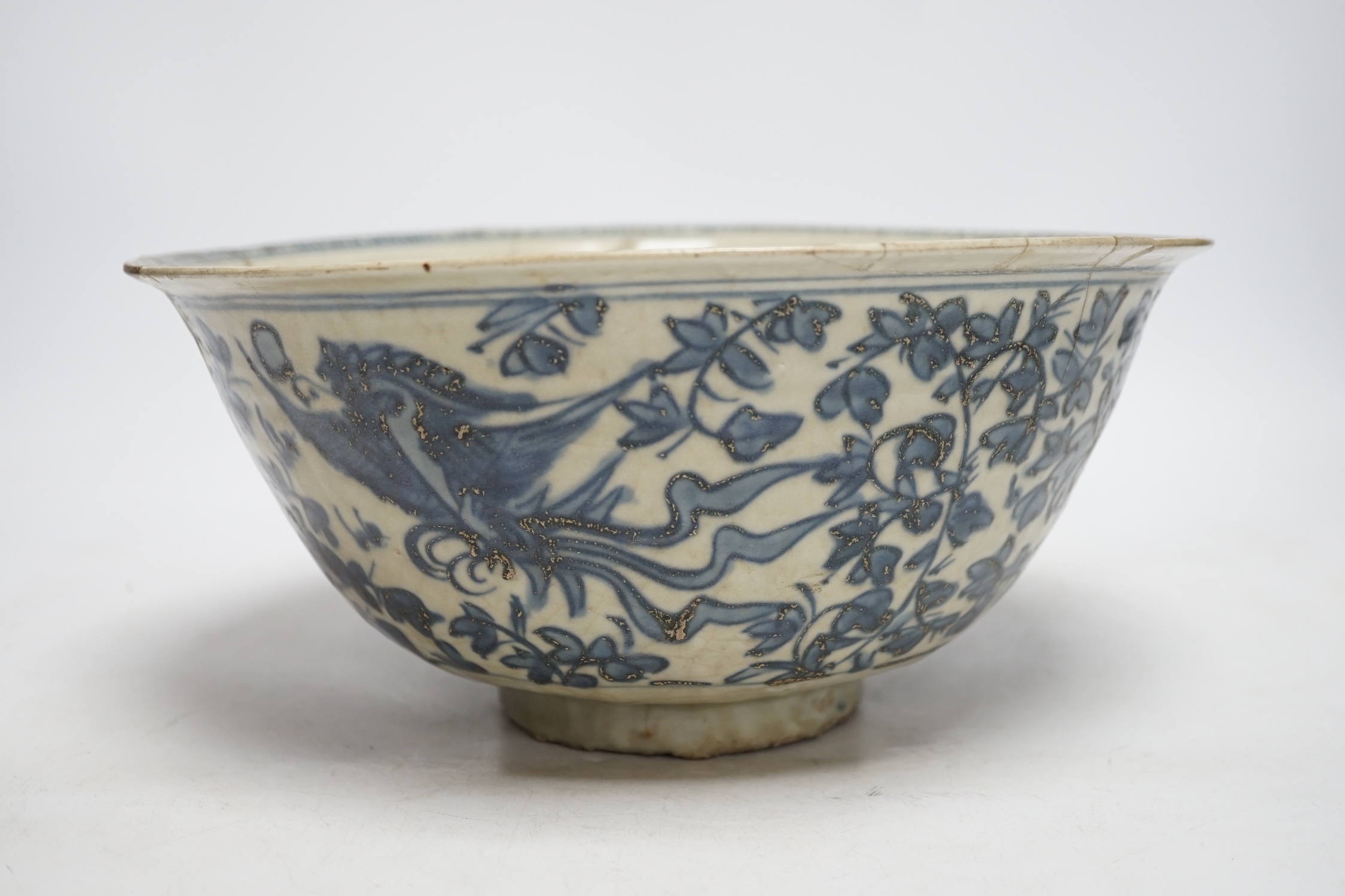 A Chinese Swatow blue and white basin, 16th / 17th century, 28cm diameter